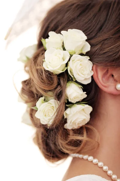 Tatlı ve genç bir kadın evliliğe hazırlanıyor.