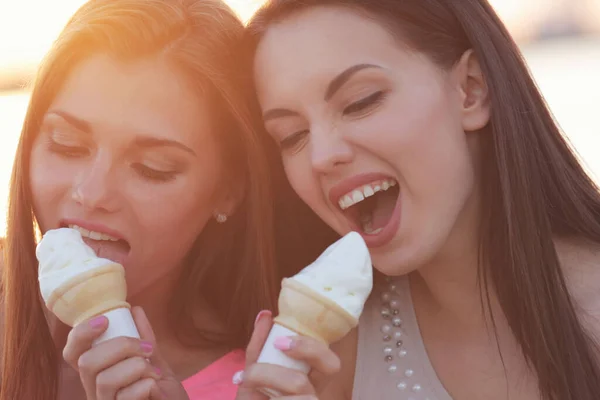 Bff Duas Meninas Bonitos Rua — Fotografia de Stock