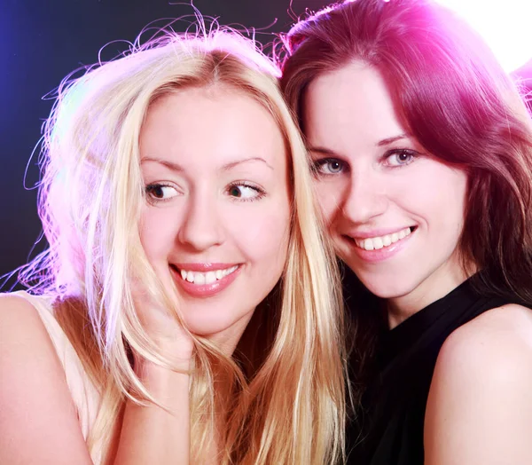 Två Vackra Flickvänner Färgglada Ljus — Stockfoto