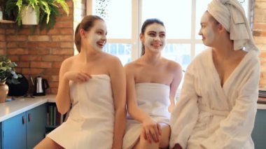 Kaplıcadaki en iyi bayan arkadaşlar grubu.