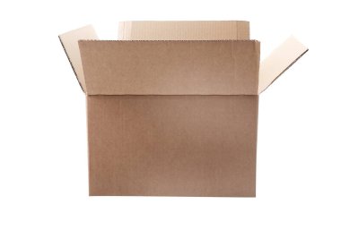 beyaz arkaplanda karton kutu