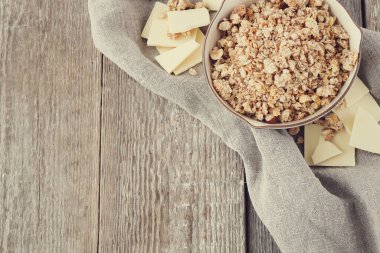 Beyaz çikolata ve yulaf lapası.