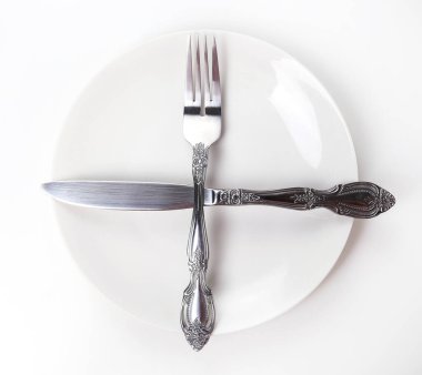 Mutfak gereçleri masada.