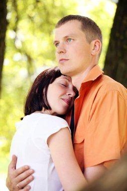 Parktaki mutlu çift