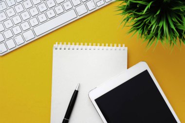 İş yeri. Ofiste bir gün.