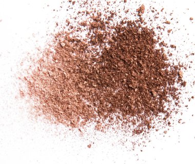 Beyaz arkaplanda kozmetik ürünler