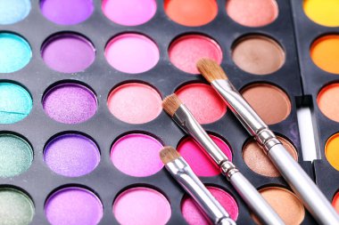 Renkli göz farlarını kapat