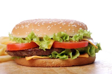 Büyük ve lezzetli bir burger.