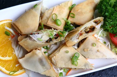 Soğanlı ve limonlu yemek.