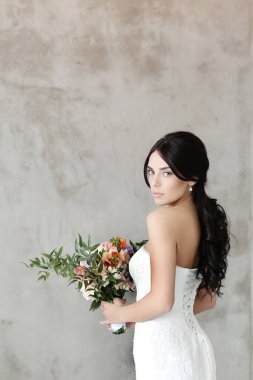 Gelinlik içinde güzel gelin