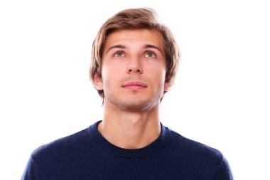 Beyaz arka planda yakışıklı bir gencin portresi.