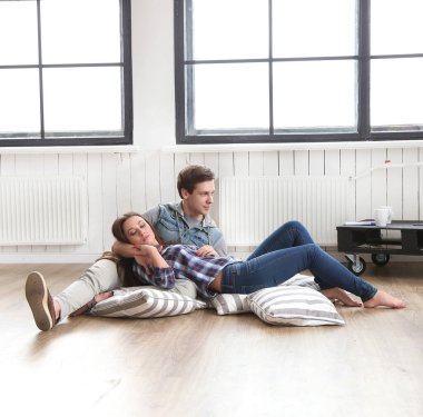 Aşk, ilişki. Yerdeki güzel çift