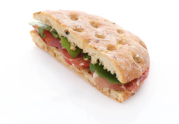Beyaz Arka Planda Lezzetli Bir Sandviçin Yakın Plan Fotoğrafı — Stok fotoğraf