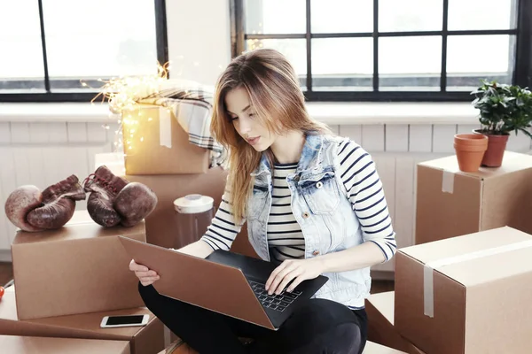 Eve taşınırken çok tatlı bir kızdı.