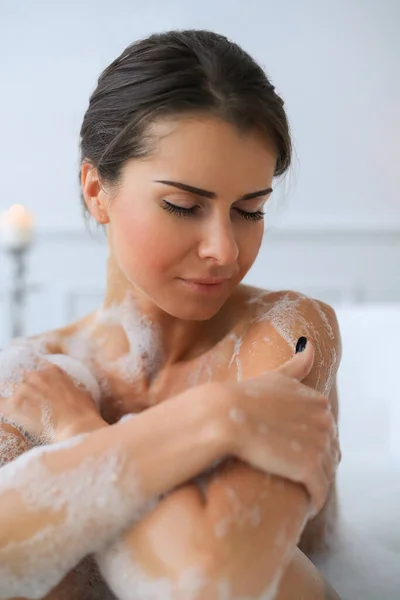 Hygiene Schöne Mädchen Einer Badewanne — Stockfoto