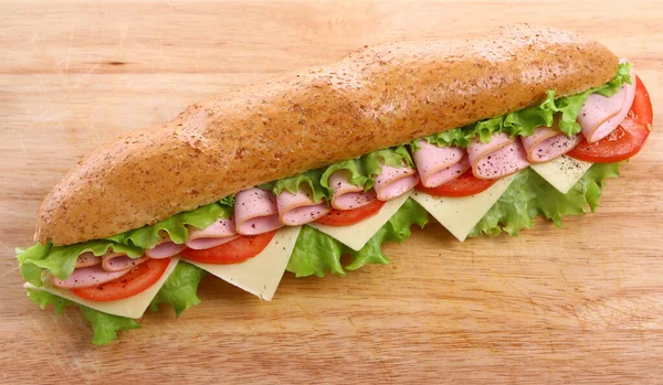 Vers Smakelijk Broodje Snijplank — Stockfoto