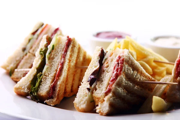 Клубний Бутерброд Салямі Зеленим — стокове фото