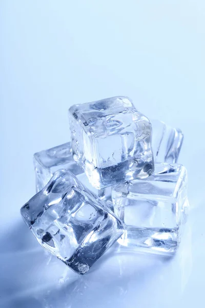 Água Congelada Cubos Gelo Mesa — Fotografia de Stock
