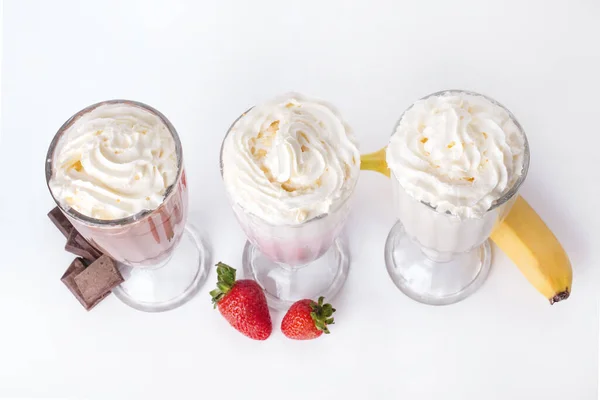 Milkshake Cocktail Vit Bakgrund — Stockfoto