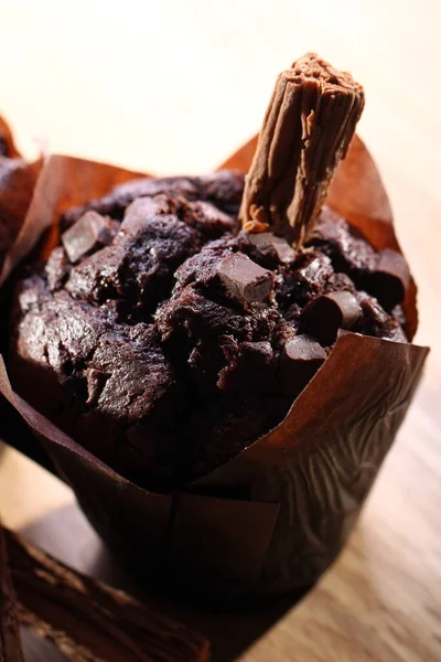 Çikolatalı keki kapat.