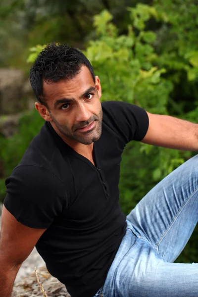 Retrato Hombre Guapo Con Corte Pelo Barba Moda Que Está —  Fotos de Stock