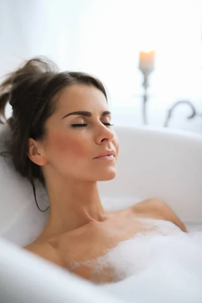 Hygiene Schöne Mädchen Einer Badewanne — Stockfoto