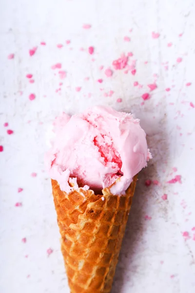 Eingefroren Leckeres Eis Auf Dem Tisch — Stockfoto