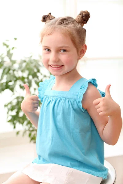 Young Happy Girl Thumbs Home — Stock Photo, Image