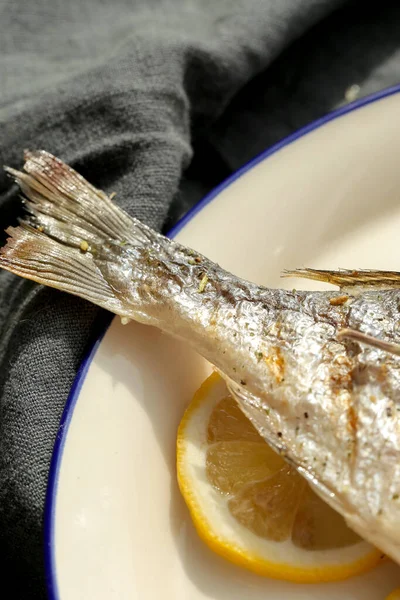 Eten Eten Heerlijke Gebakken Vis — Stockfoto