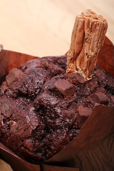 Çikolatalı keki kapat.