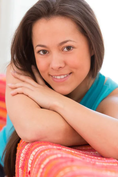 Jovem Bela Mulher Asiática Casa — Fotografia de Stock