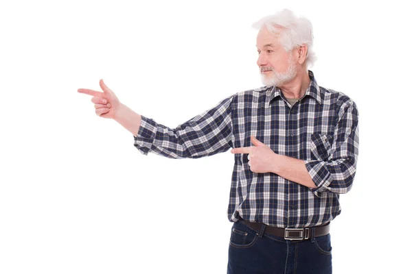 Knappe Oudere Man Met Grijze Baard Toont Iets Geïsoleerd Witte — Stockfoto