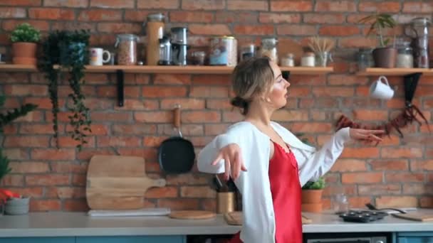 Christmas Beautiful Woman Dancing Kitchen Morning — Stock Video