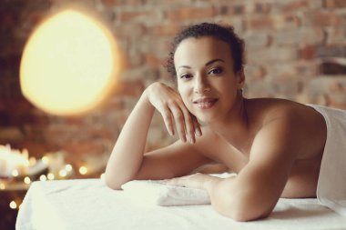 Boş zaman. Kaplıca salonundaki kadın.