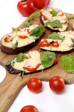 Patlıcandan yapılmış pizza.