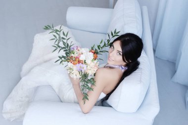 Gelinlik içinde güzel gelin