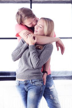 Aşk, ilişki. Evdeki güzel çift