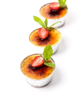 Tatlı. Masada nefis krem brulee