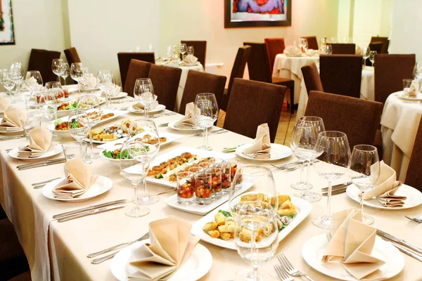 Mesa Banquete Con Servicio Restaurante Aperitivos — Foto de Stock