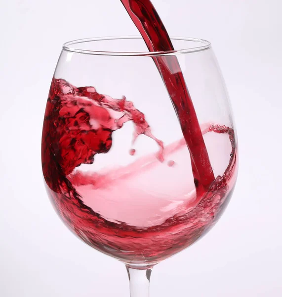 Κόκκινο Κρασί Χύνεται Ποτήρι Κρασιού — Φωτογραφία Αρχείου