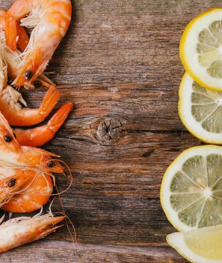 Tahta masada nefis karidesler.