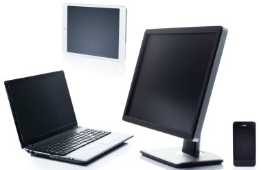 Teknoloji. Laptop, tablet, akıllı telefon ve beyaz arkaplanda monitör