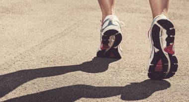 Spor, aktif. Sokakta koşan