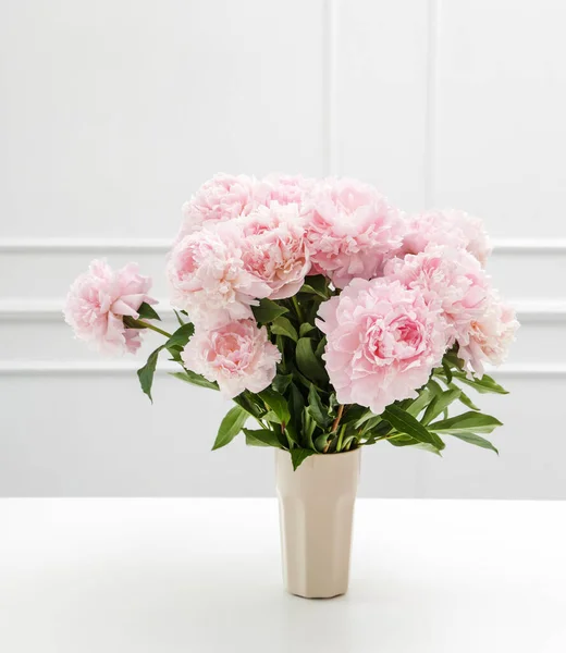 Des Fleurs Belle Pivoine Sur Table — Photo