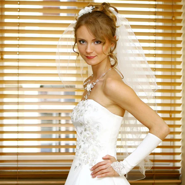Porträtt Unga Vackra Brud Brudklänning — Stockfoto