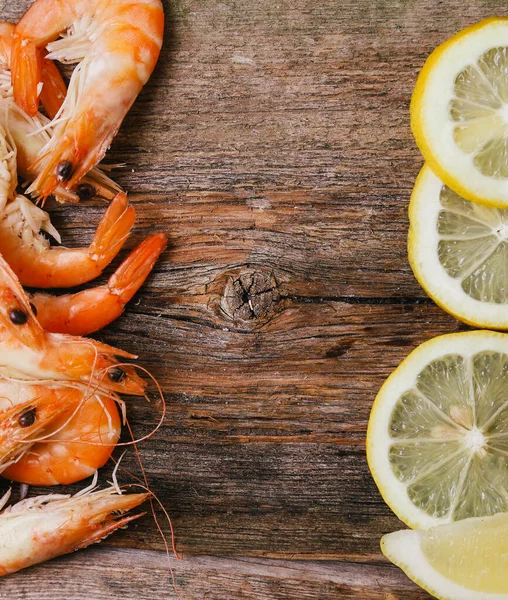 Tahta masada nefis karidesler.