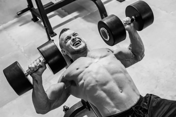 Fitness Musculación Hombre Poderoso Durante Entrenamiento —  Fotos de Stock