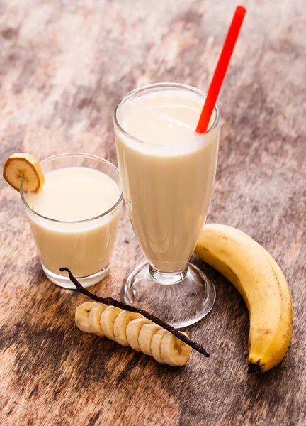 Milkshake Banana Gostoso Uma Mesa — Fotografia de Stock