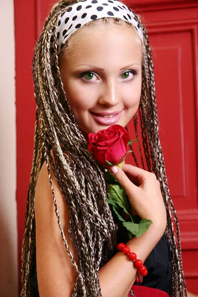 Ritratto Giovane Bella Ragazza Con Capelli Dreads — Foto Stock