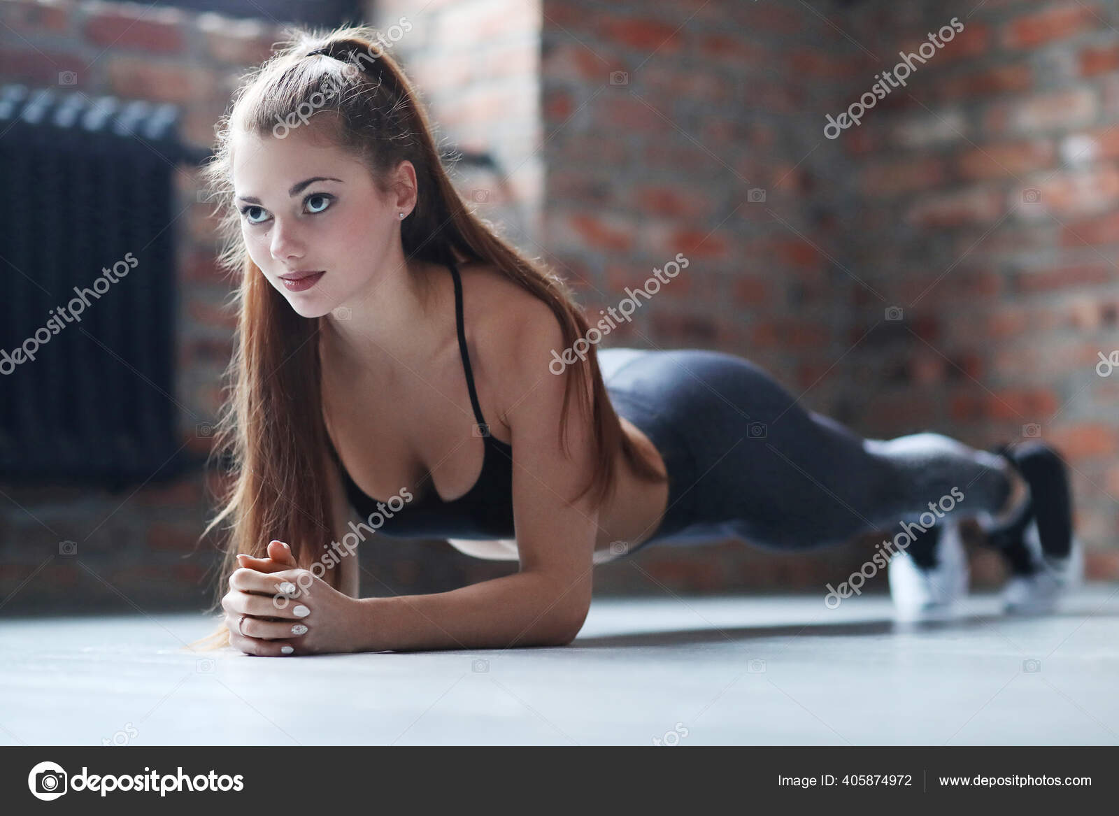 Sexy Young Woman Training Gym — Stock Photo © racool_studio #405874972